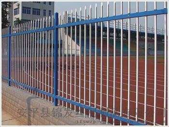 护栏围墙，铁管护栏围墙网直接生产厂家